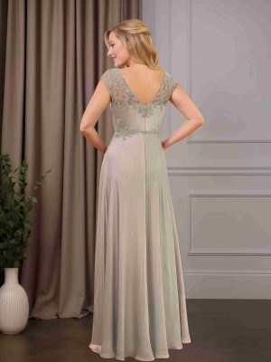 A-Line/Princess V-Neck Short Sleeves Floor-Length Mother of the Bride Dresses with Ruffles & Lace Appliques